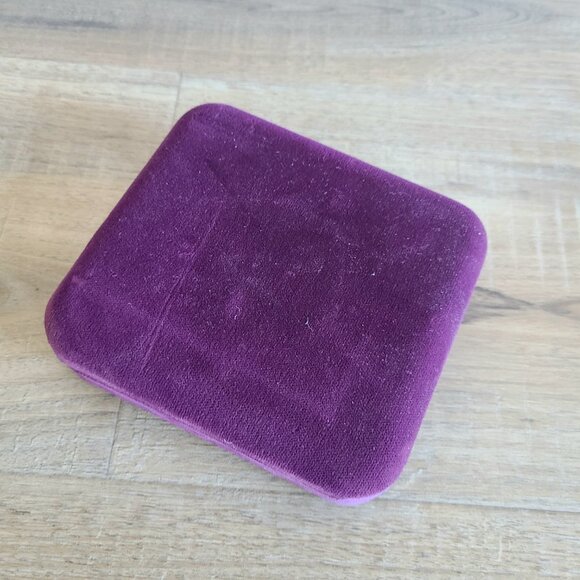 Avon purple velvet jewelry box. - Picture 4 of 8